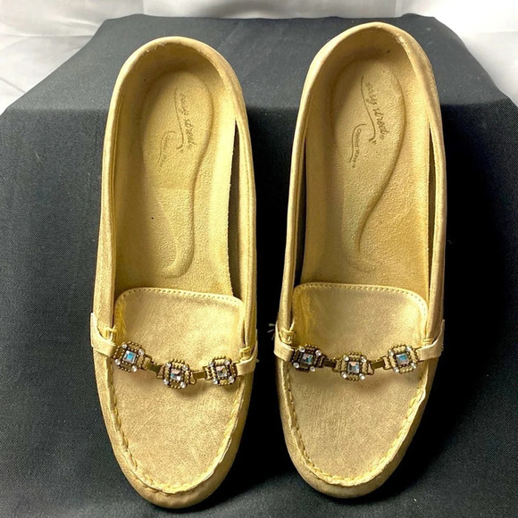 EASY STREET  WO SIZE 8.5 SLIP ON LOAFER SOFT GOLD BEAD ACCENT CLEAN COMFORT SHOE - Picture 1 of 15